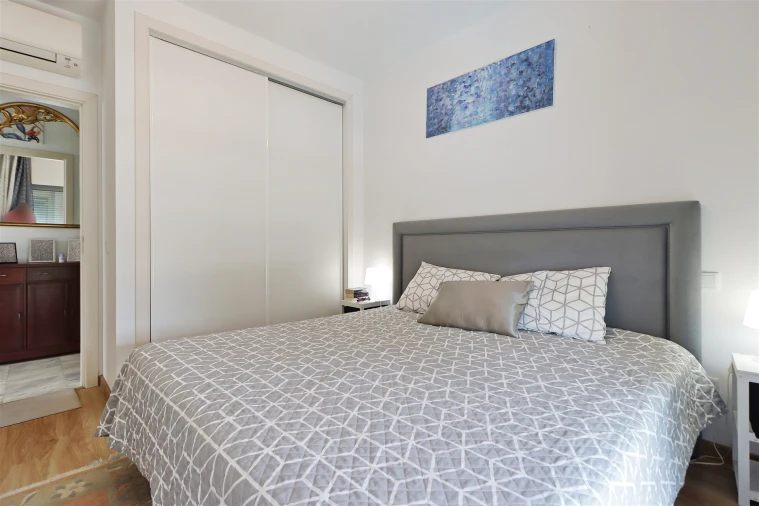 Moradia T0 para Venda em Quelfes Foto 21