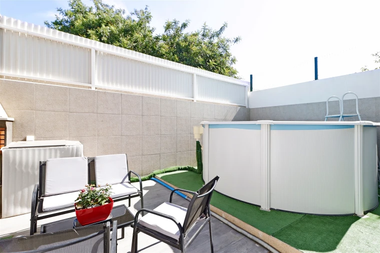 Moradia T0 para Venda em Quelfes Foto 17