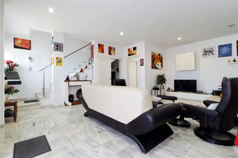 Moradia T0 para Venda em Quelfes Foto 11