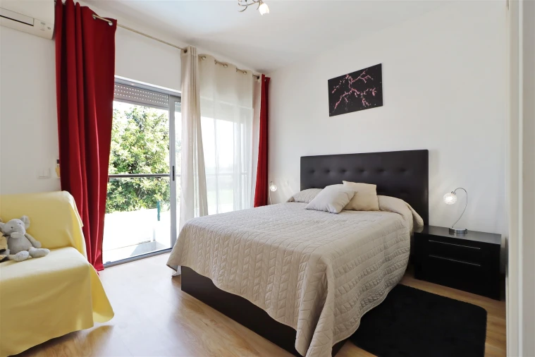 Moradia T0 para Venda em Quelfes Foto 22