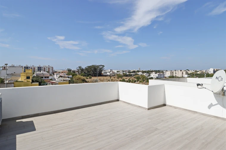 Moradia T0 para Venda em Quelfes Foto 9