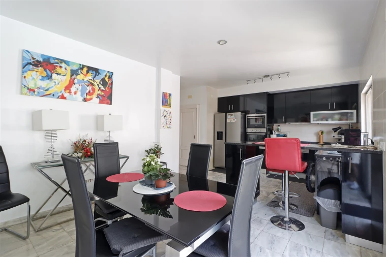 Moradia T0 para Venda em Quelfes Foto 16