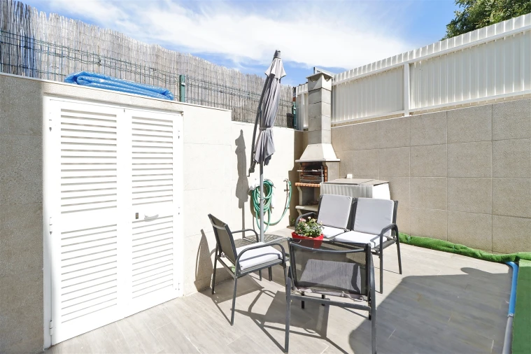 Moradia T0 para Venda em Quelfes Foto 18