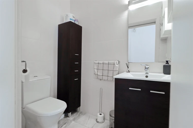 Moradia T0 para Venda em Quelfes Foto 13