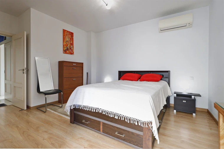 Moradia T0 para Venda em Quelfes Foto 3