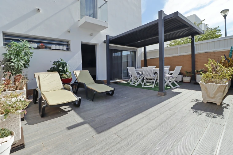 Moradia T0 para Venda em Quelfes Foto 1