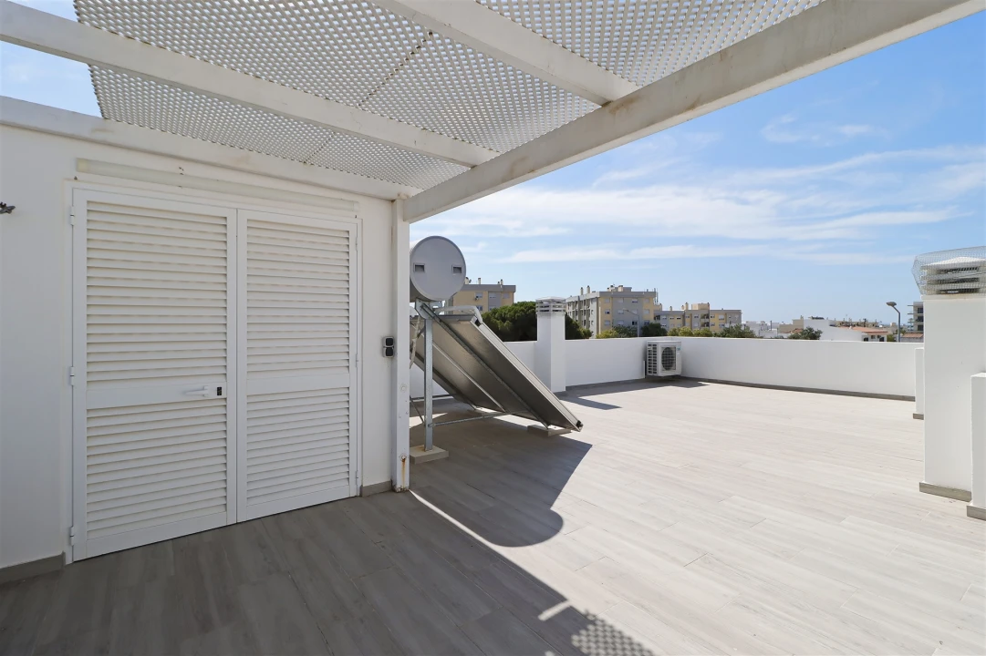 Moradia T0 para Venda em Quelfes Foto 6