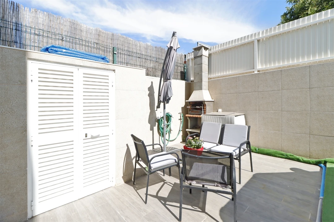 Moradia T0 para Venda em Quelfes Foto 18