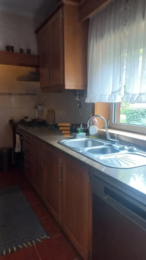 Moradia T2 para Arrendamento em Carvalhosa