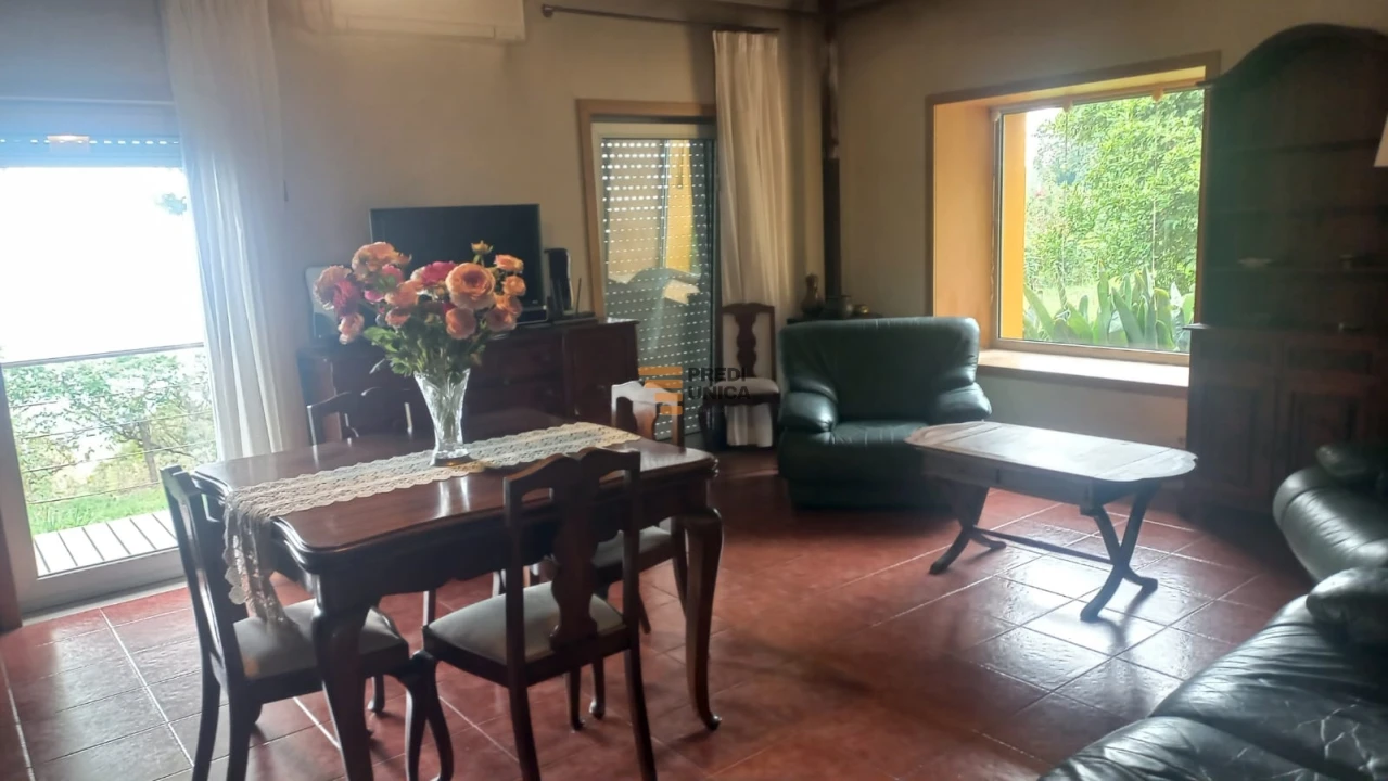 Moradia T2 para Arrendamento em Carvalhosa Foto 8