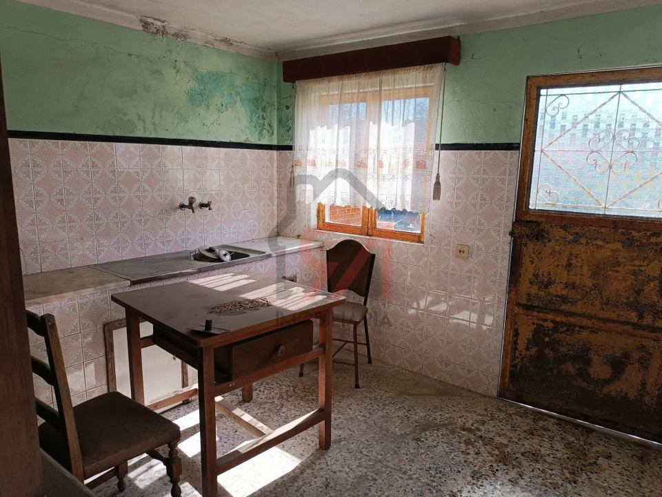 Moradia T0 para Venda em Carvalhosa Foto 4