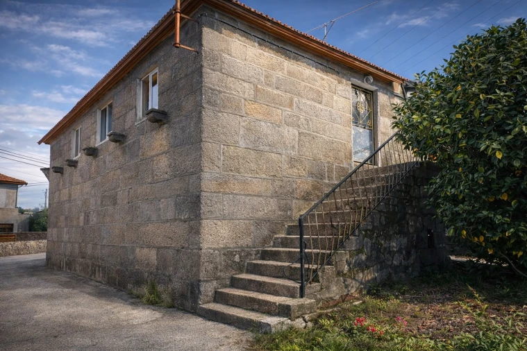 Moradia T0 para Venda em Carvalhosa Foto 2