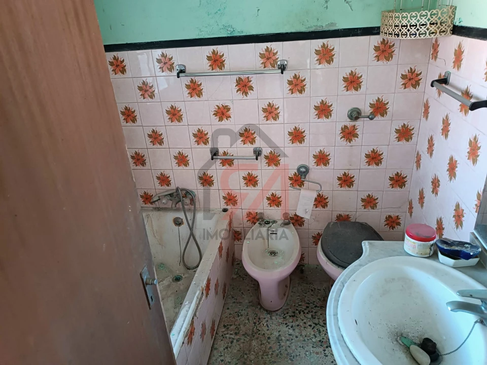 Moradia T0 para Venda em Carvalhosa Foto 6