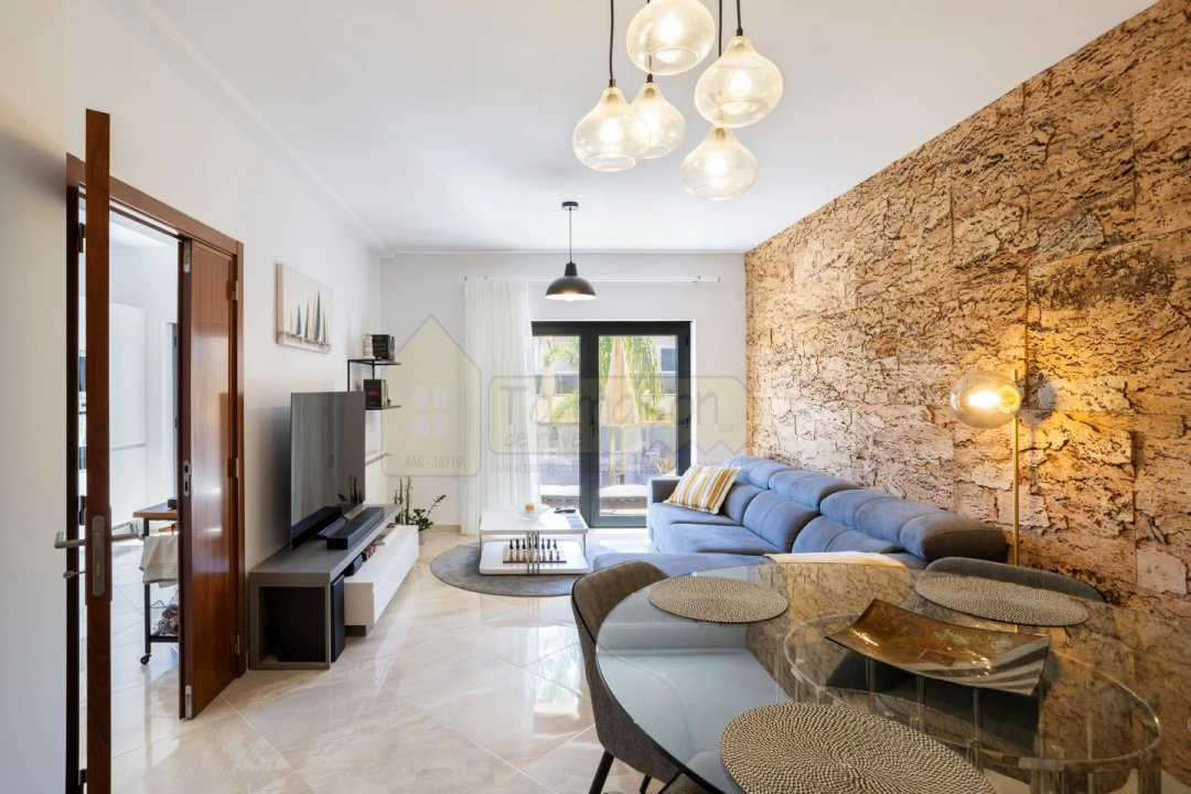 Apartamento T2 para Venda em Santa Barbara de Nexe Foto 2