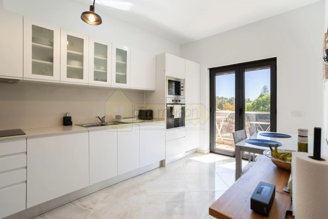 Apartamento T2 para Venda em Santa Barbara de Nexe Foto 12