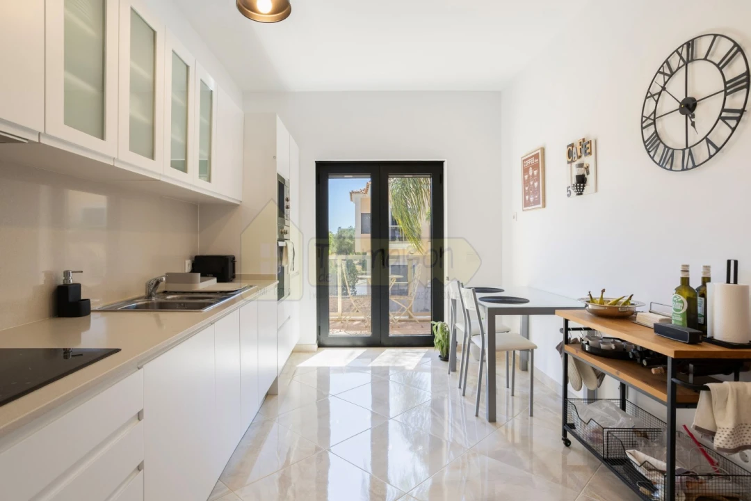 Apartamento T2 para Venda em Santa Barbara de Nexe Foto 13