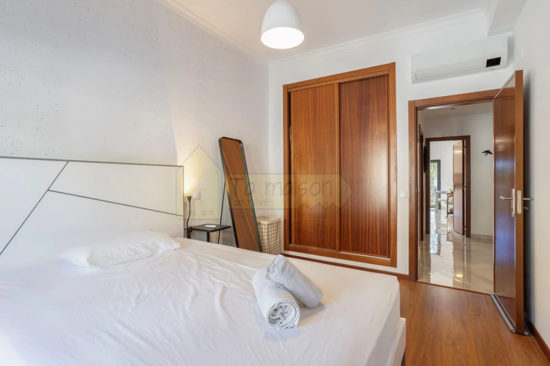 Apartamento T2 para Venda em Santa Barbara de Nexe Foto 18