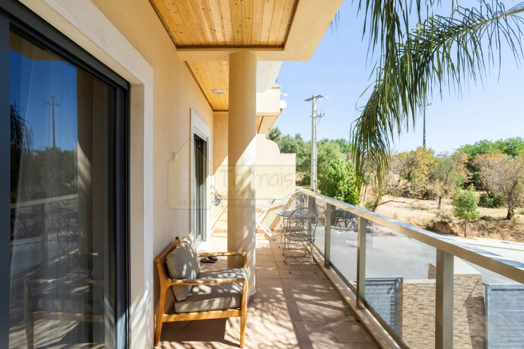 Apartamento T2 para Venda em Santa Barbara de Nexe Foto 24