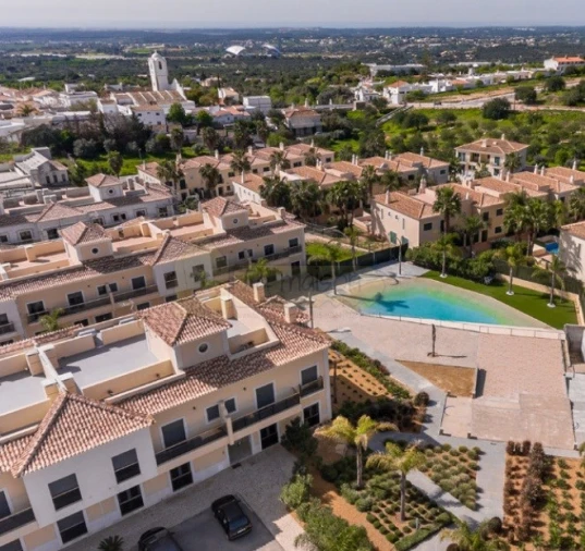 Apartamento T2 para Venda em Santa Barbara de Nexe Foto 5