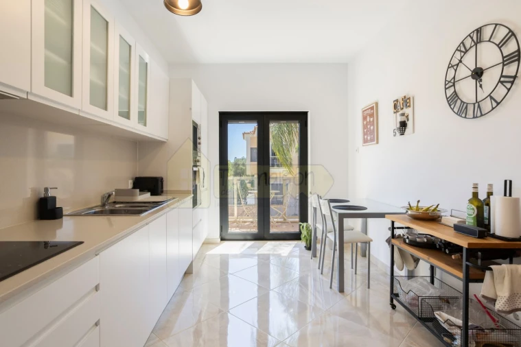 Apartamento T2 para Venda em Santa Barbara de Nexe Foto 13