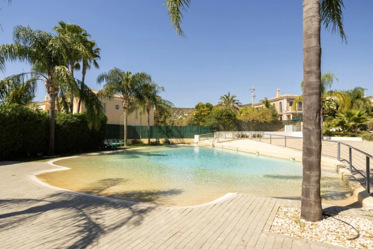 Apartamento T2 para Venda em Santa Barbara de Nexe Foto 25