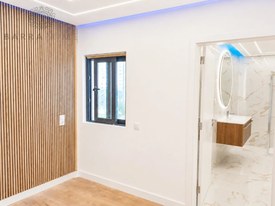 Apartamento T2 para Venda em Quarteira Foto 6