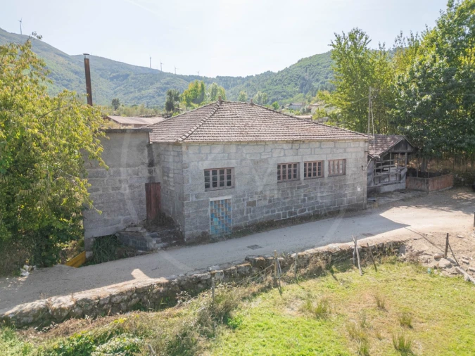 Armazém para Venda em Vreia de Bornes