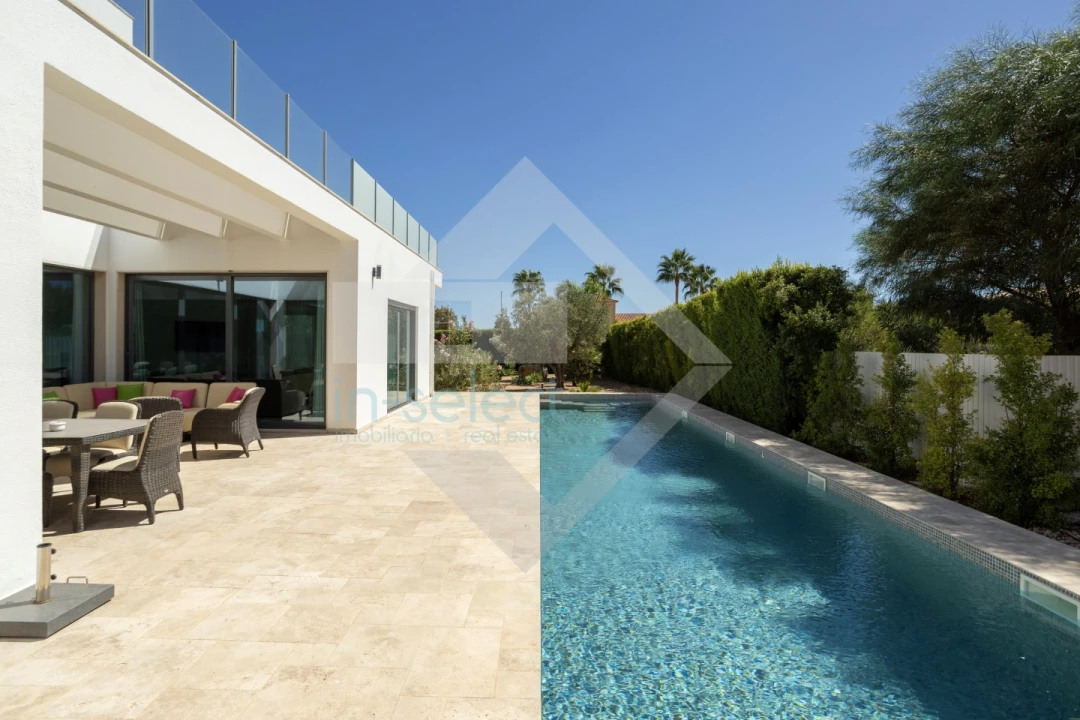 Moradia T4 para Venda em Quelfes Foto 2