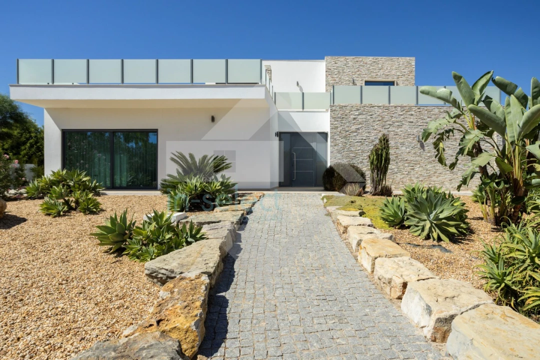 Moradia T4 para Venda em Quelfes Foto 6