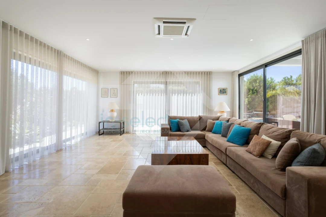 Moradia T4 para Venda em Quelfes Foto 9