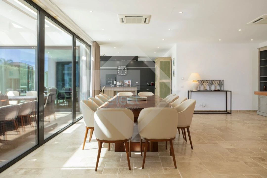 Moradia T4 para Venda em Quelfes Foto 12