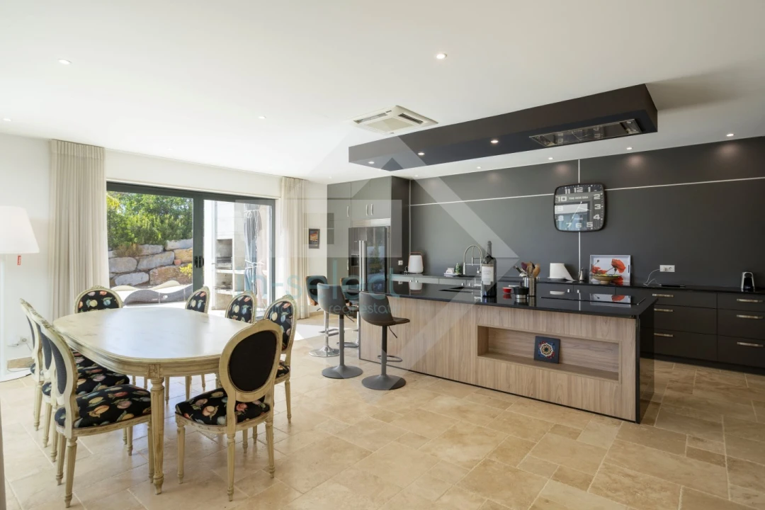 Moradia T4 para Venda em Quelfes Foto 14