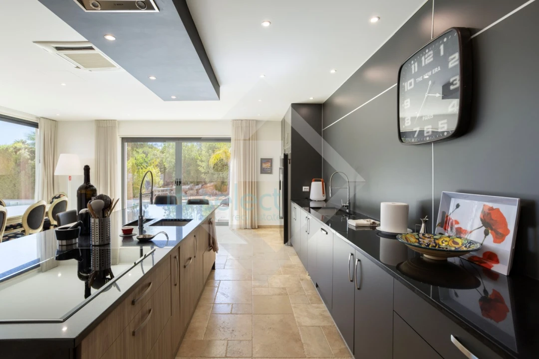 Moradia T4 para Venda em Quelfes Foto 15