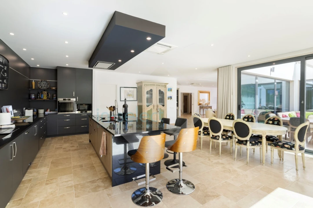 Moradia T4 para Venda em Quelfes Foto 17