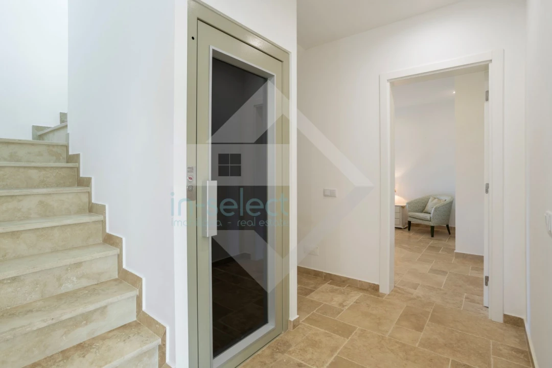 Moradia T4 para Venda em Quelfes Foto 19