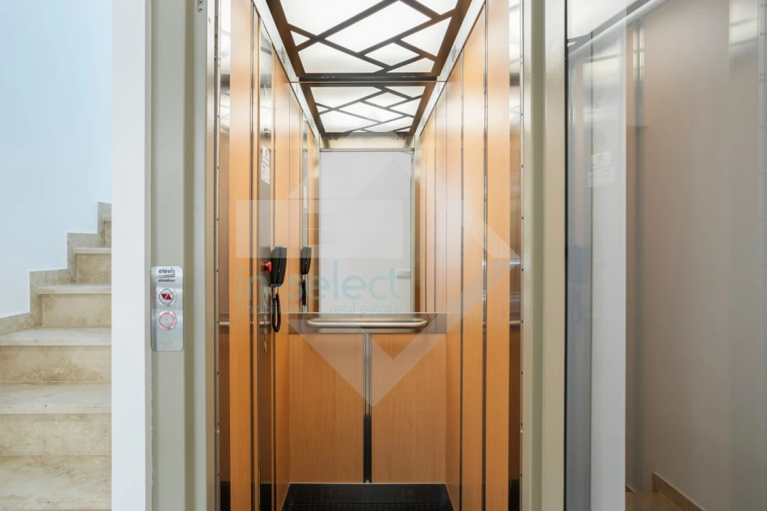 Moradia T4 para Venda em Quelfes Foto 20