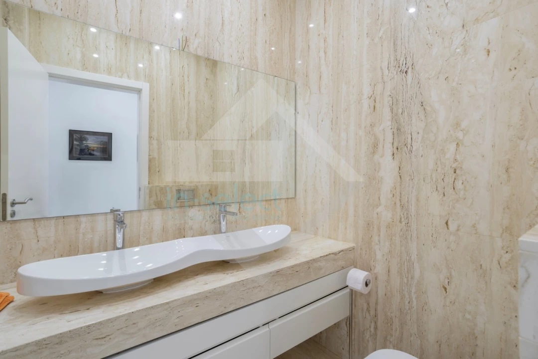 Moradia T4 para Venda em Quelfes Foto 34