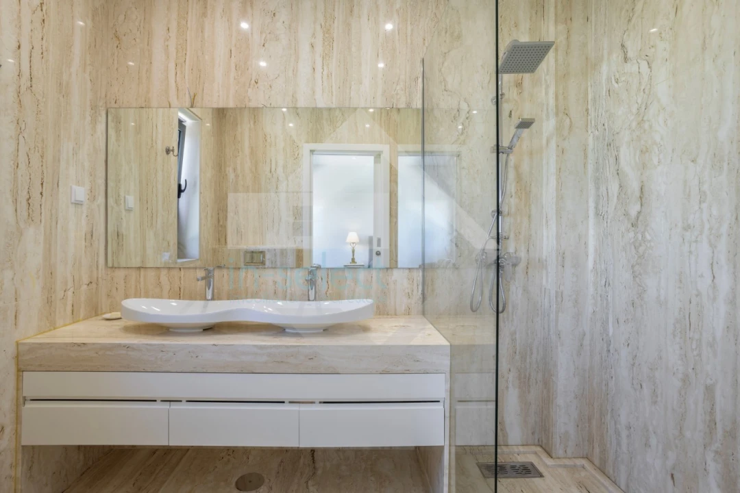 Moradia T4 para Venda em Quelfes Foto 35