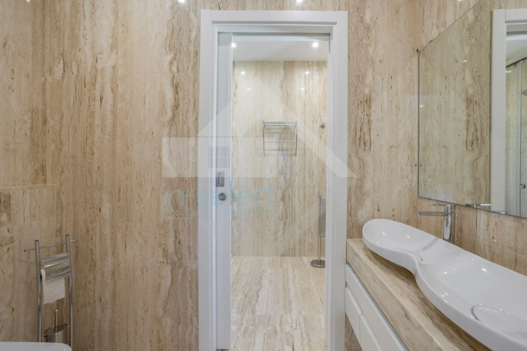 Moradia T4 para Venda em Quelfes Foto 36