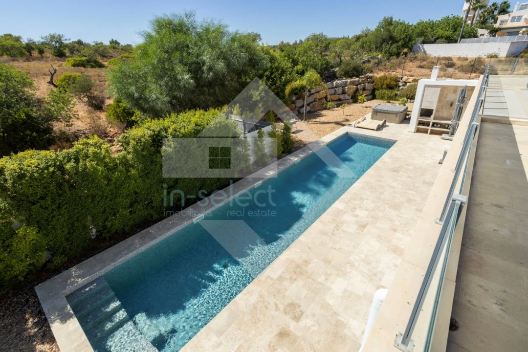 Moradia T4 para Venda em Quelfes Foto 38