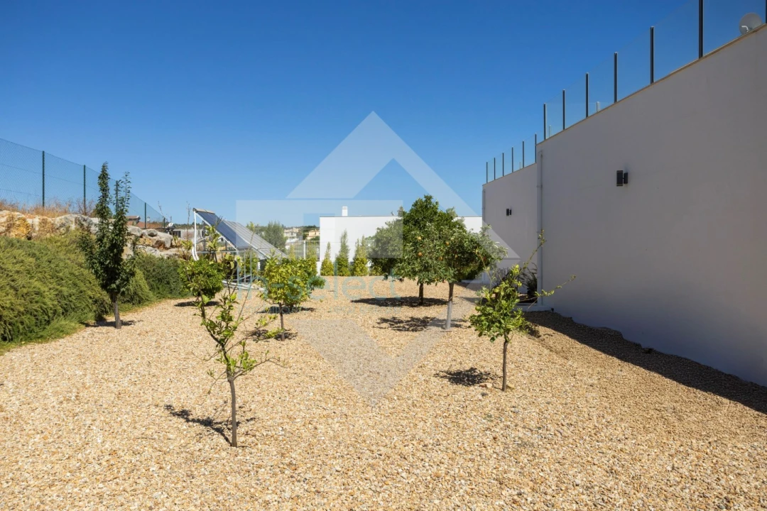 Moradia T4 para Venda em Quelfes Foto 45