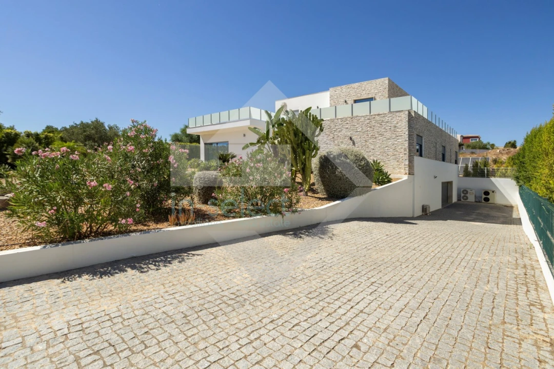 Moradia T4 para Venda em Quelfes Foto 46