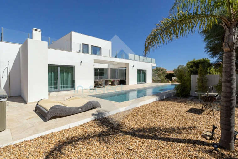 Moradia T4 para Venda em Quelfes Foto 3