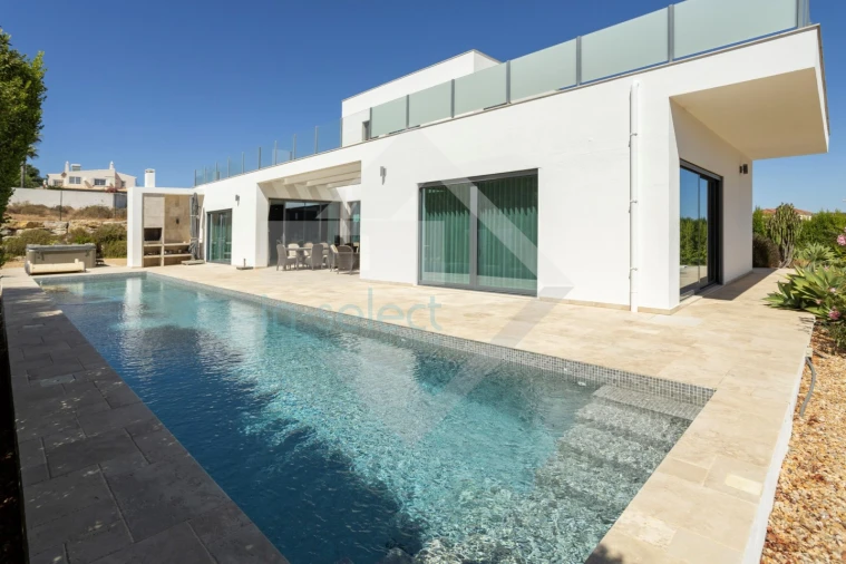 Moradia T4 para Venda em Quelfes Foto 5