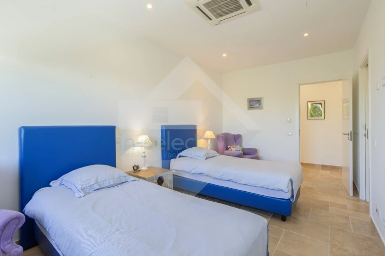 Moradia T4 para Venda em Quelfes Foto 27