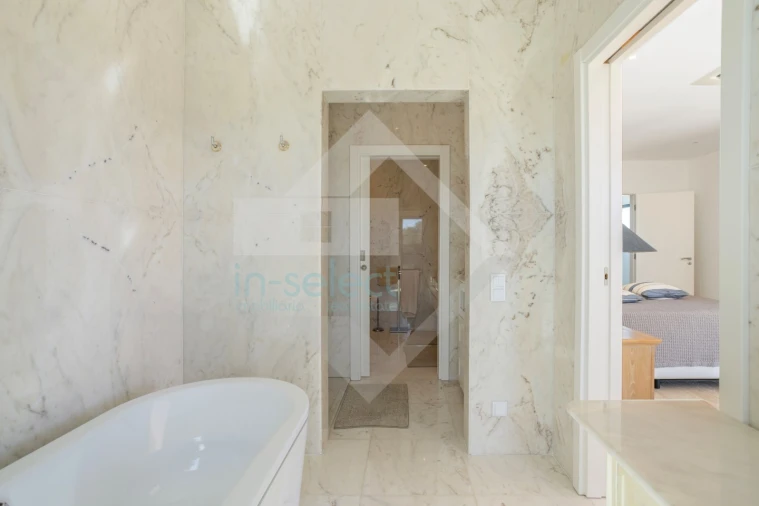 Moradia T4 para Venda em Quelfes Foto 31