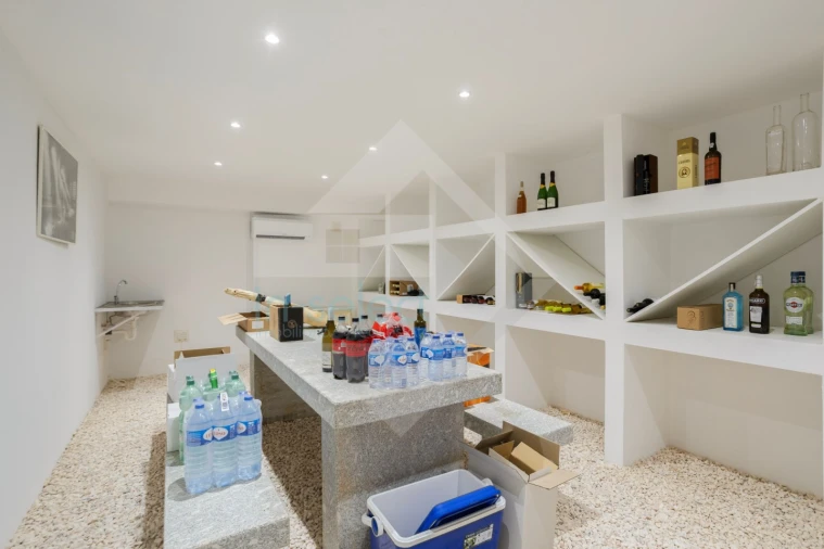 Moradia T4 para Venda em Quelfes Foto 37