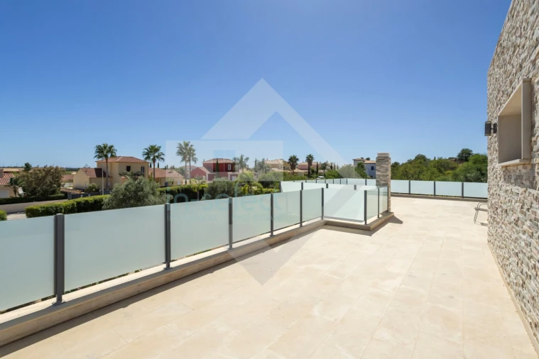 Moradia T4 para Venda em Quelfes Foto 39