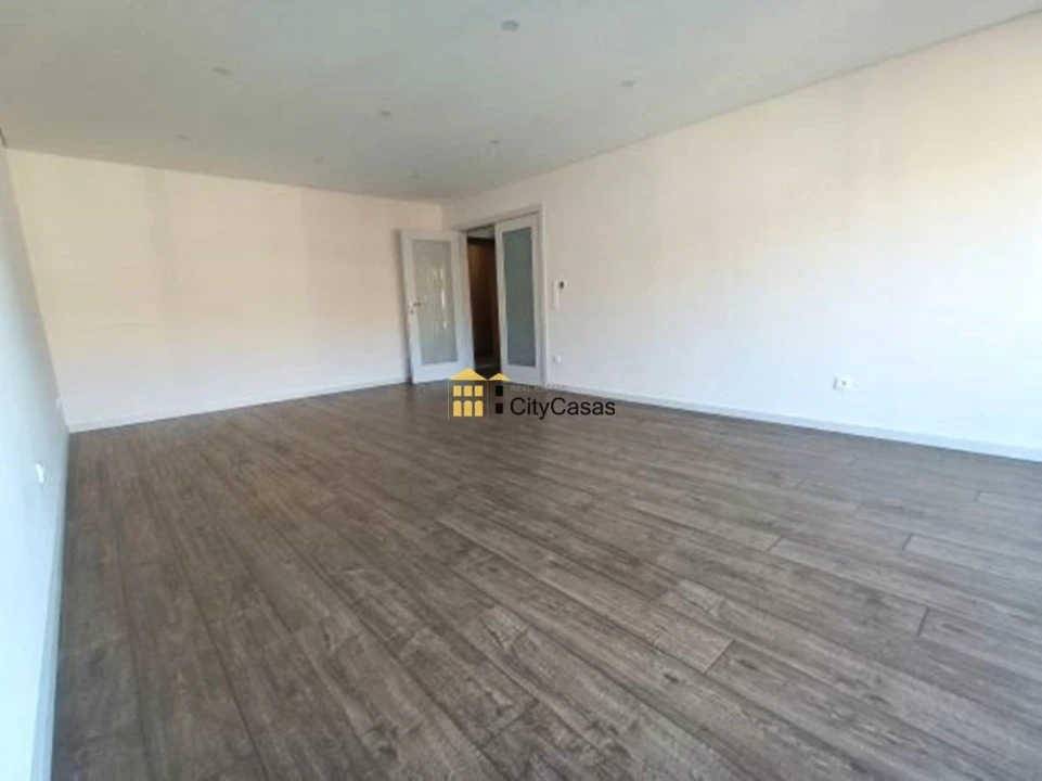 Apartamento T3 para Venda em Cedofeita, Santo Ildefonso, Sé, Miragaia, São Nicolau e Vitória Foto 4