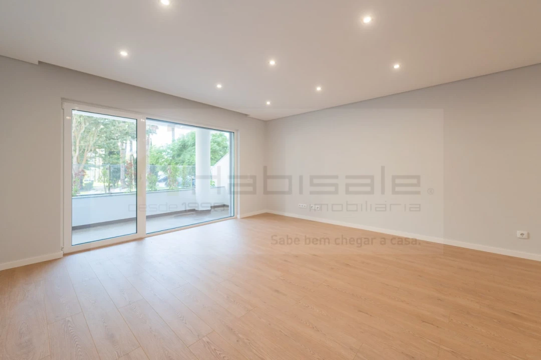 Apartamento T2 para Venda em Carcavelos e Parede Foto 2